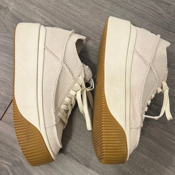 UGG Women's Cream Suede Platform Lace-Up Sneakers with Gum Sole - Picture 3 of 6